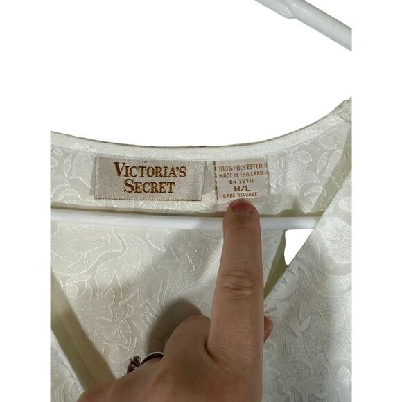 Vintage Victorias Secret Gold Label White Floral Satin Button Up NightShirt Robe - Picture 3 of 3